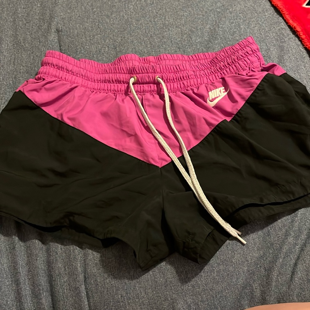 Nike shorts size L